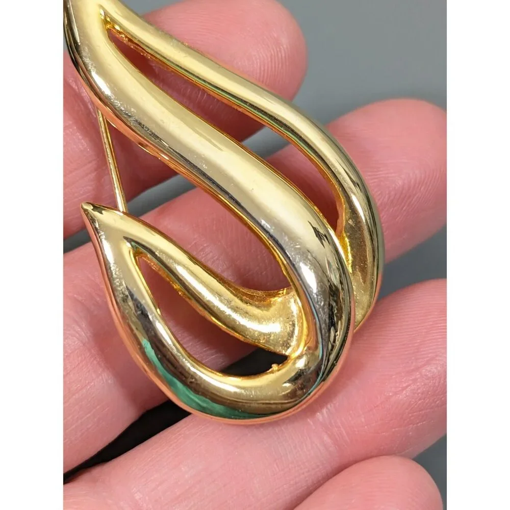 Vintage Gold Tone Swirl Scroll Teardrop Modernist Brooch Pin‎
